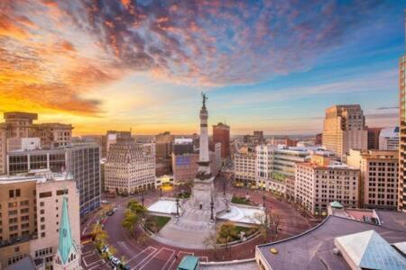 Cozysuites L Dream 1Br, Monument Circle, Indy Індіанаполіс Екстер'єр фото