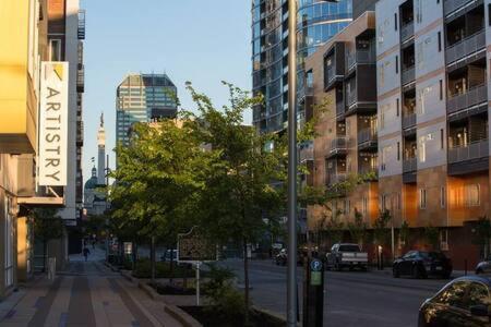 Cozysuites L Dream 1Br, Monument Circle, Indy Індіанаполіс Екстер'єр фото