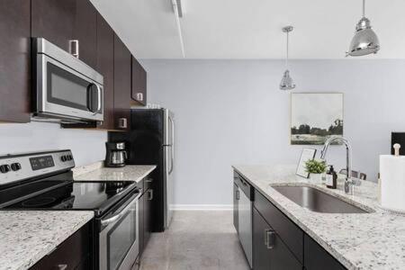 Cozysuites L Dream 1Br, Monument Circle, Indy Індіанаполіс Екстер'єр фото