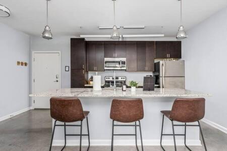 Cozysuites L Dream 1Br, Monument Circle, Indy Індіанаполіс Екстер'єр фото